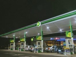 Motorists rush to fill tanks before midnight fuel price hike